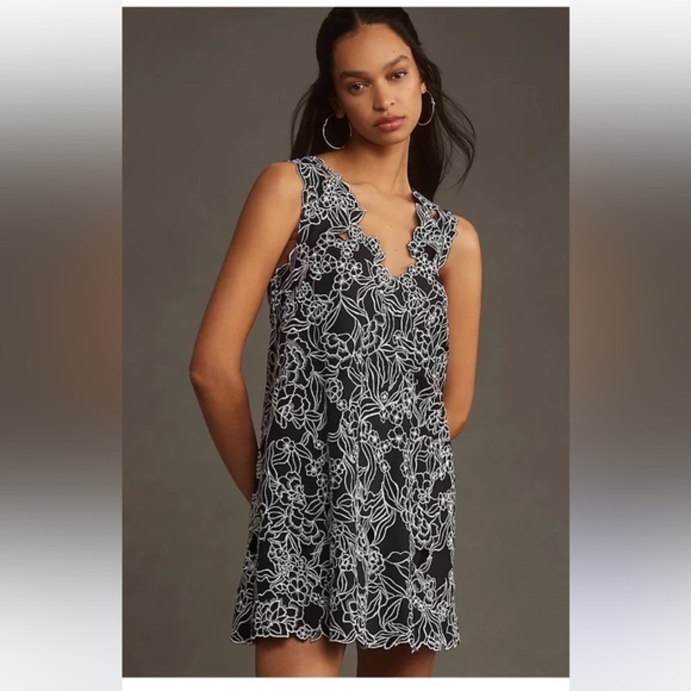 New! ▶️ Anthropologie ◀️ V-Neck Floral Sleeveless Shift Dress.   Large